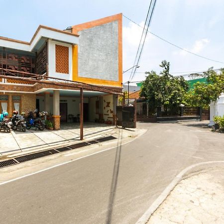 Reddoorz Syariah Near Stadion Manahan Solo 2 Exterior foto