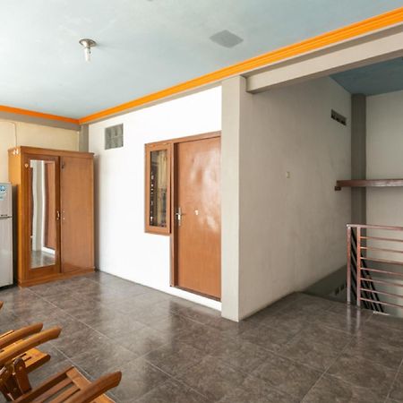 Reddoorz Syariah Near Stadion Manahan Solo 2 Exterior foto
